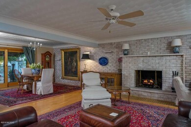 Cove & Swirl Ceiling