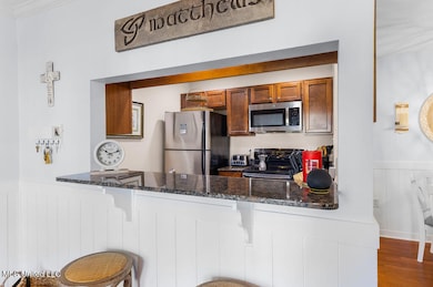 KITCHEN BAR LOOKING INTO KITCHEN