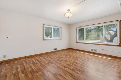 1489 6th St E, Saint Paul, MN 55106 - photo 5