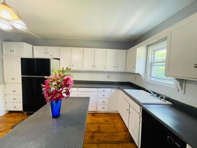 168 Mammoth Rd, Londonderry, NH 03053 - photo 4