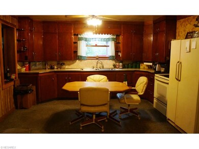 EAT IN KITCHEN