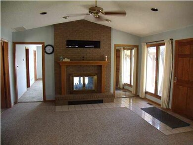 Family room with 2-way fireplace