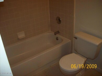 7013 Blache Ct, Jacksonville, FL 32210 - photo 4