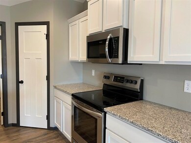 422 Dawson Dr, West Branch, IA 52358 - photo 2