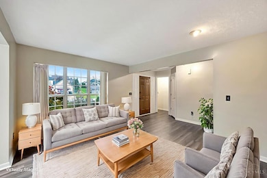 9160 Cobblechase Ct, Cincinnati, OH 45251 - photo 6