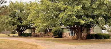 504 Loop Rd, Quanah, TX 79252 - photo 2