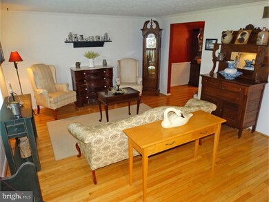 422 Centennial Dr, Morrisville, PA 19067 - photo 2