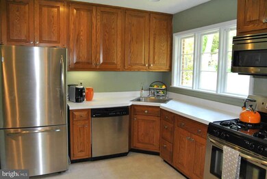 1038 Dalebrook Dr, Alexandria, VA 22308 - photo 6