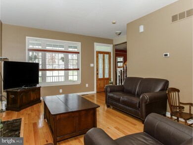 608 W Richardson Ave, Langhorne, PA 19047 - photo 2