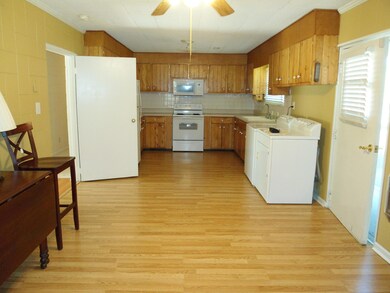 KITCHEN BR