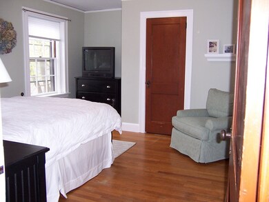 566 Auburn St unit 3, Auburndale, MA 02466 - photo 3