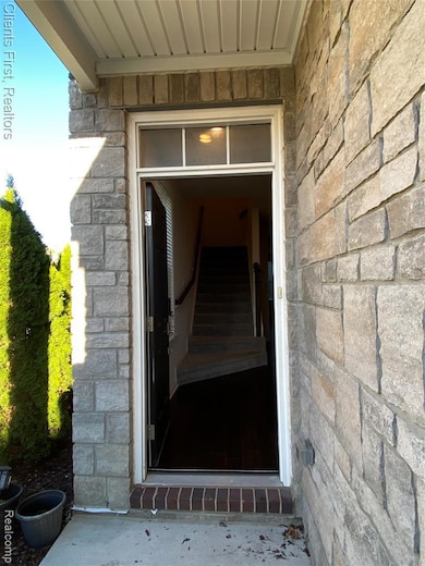 22490 Woodbridge Ln, Novi, MI 48375 - photo 2