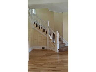 Entry/Foyer.
