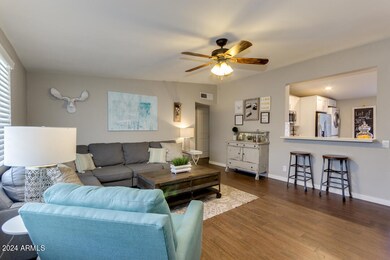 416 N Williams unit D, Mesa, AZ 85203 - photo 2