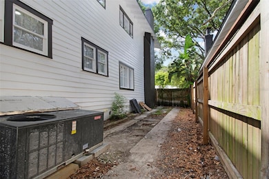 1024 E Crenshaw St unit A, Tampa, FL 33604 - photo 3