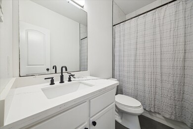 First floor bedroom's en suite bathroom.