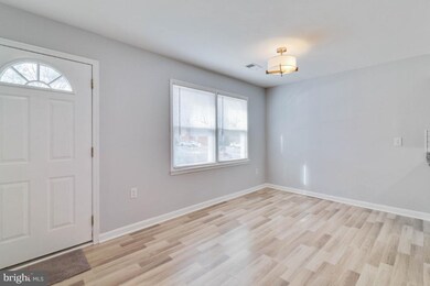 2027 Mayflower Dr, Woodbridge, VA 22192 - photo 2