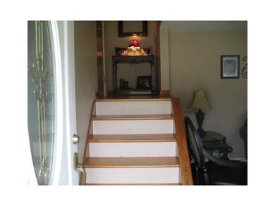 Entry/Foyer.