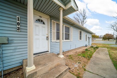 102 E Main St, Chouteau, OK 74337 - photo 6