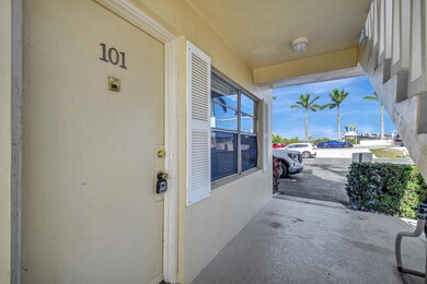 Southbridge Condominiums unit 1010, West Palm Beach, FL 33405 - photo 6