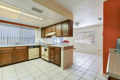 10658 Park View Cir, El Paso, TX 79935 - photo 7