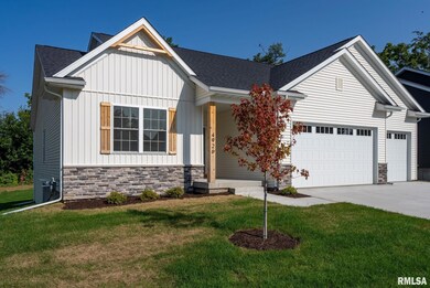 4926 Willow Cir, Davenport, IA 52806 - photo 2