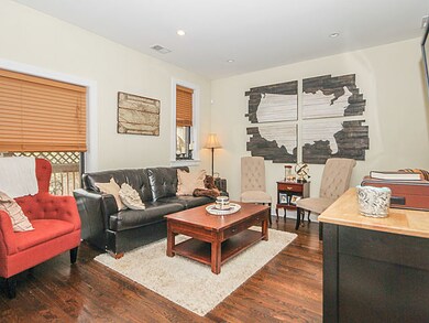 1510 W Roscoe St unit 2W, Chicago, IL 60657 - photo 4