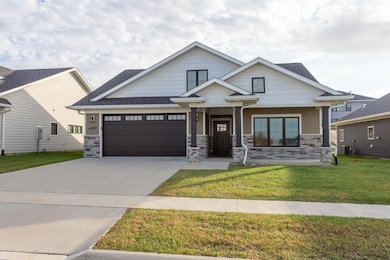 4459 Ewing Dr, Dubuque, IA 52002 - photo 2