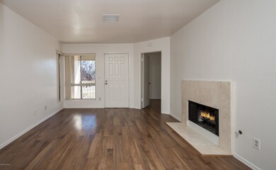 004_Living Room