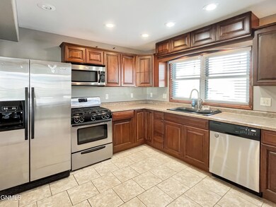 1423 1st Ave W, Williston, ND 58801 - photo 7