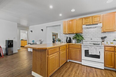 9417 Blackwell Rd, Central Point, OR 97502 - photo 5