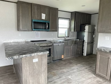 2300 Ward Bend Rd unit 168, Sealy, TX 77474 - photo 4