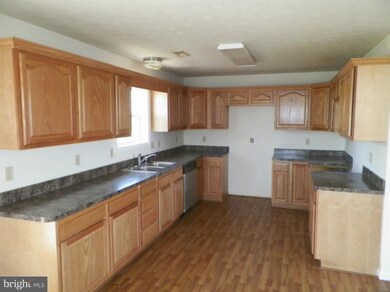 11 Prospect Ave, Bunker Hill, WV 25413 - photo 3