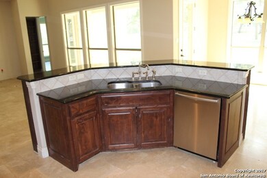 9505 Majestic Oak Cir, San Antonio, TX 78255 - photo 6