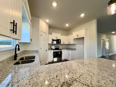 109 Burberry Cir, Greenwood, SC 29646 - photo 2