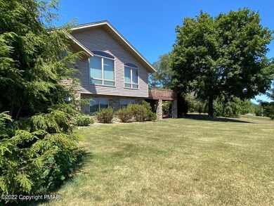 1090 Mahoning Dr W, Lehighton, PA 18235 - photo 3