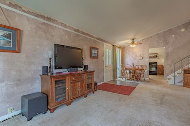 521 Apache Ave, Carpentersville, IL 60110 - photo 3