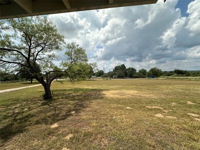999 Summit Dr, Springtown, TX 76082 - photo 4
