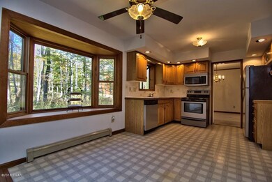 368 Renwood Ct, Hamlin, PA 18427 - photo 5