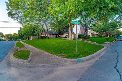 520 Cumberland Dr, Hurst, TX 76054 - photo 4