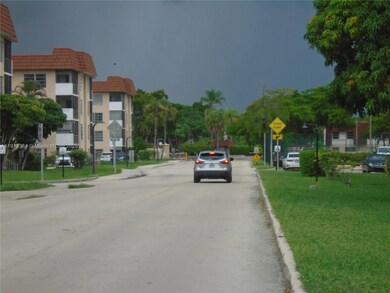 Manors of Inverrary unit 303, Lauderhill, FL 33319 - photo 4