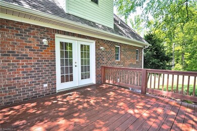 Deck great for entertaining!