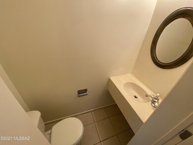 Downstaris 1/2 bath