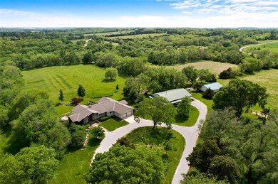 963 N 1950 Rd, Lawrence, KS 66049 - photo 2