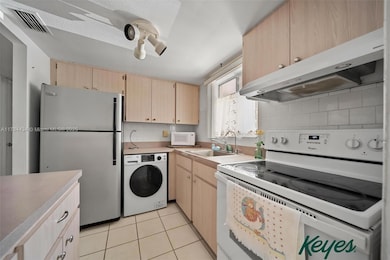 2113 Canal Dr unit B2, Bradenton, FL 34207 - photo 3