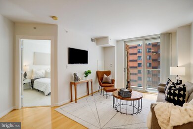 Capitol Hill Tower unit 828, Washington, DC 20003 - photo 3