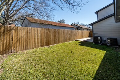207 N Poplar St unit D, Tomball, TX 77375 - photo 3