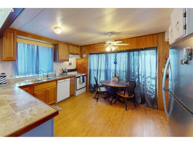 98042 W Benham Ln unit 2, Brookings, OR 97415 - photo 3