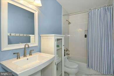 12774 Flat Meadow Ln, Herndon, VA 20171 - photo 4