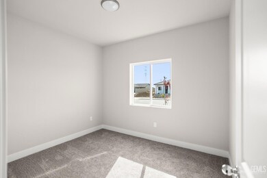 7404 Snowy Owl Ln, Bakersfield, CA 93306 - photo 6